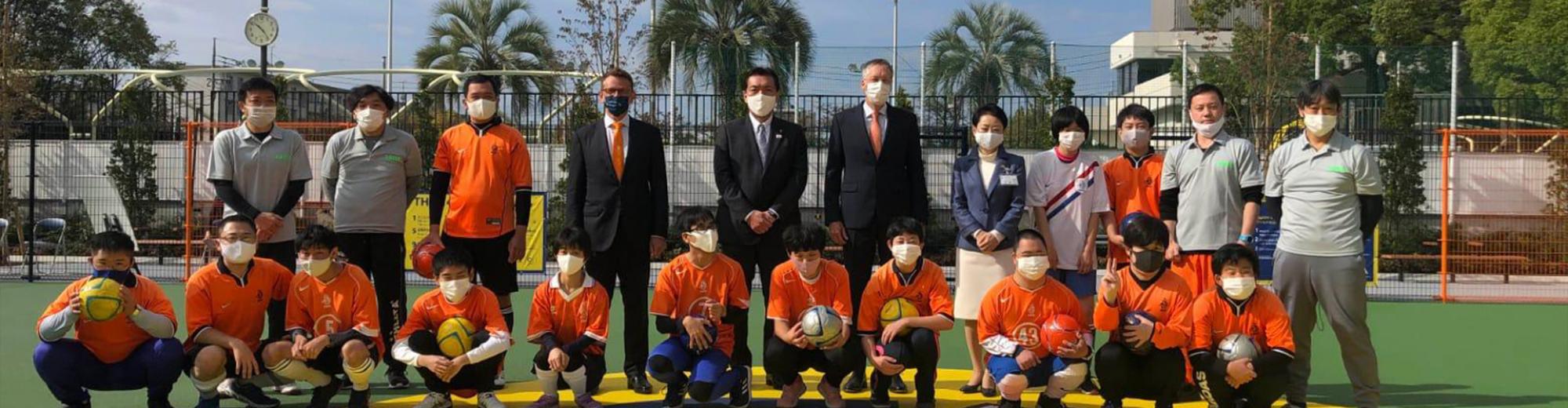 Group photo Johan Cruyff Foundation | Seacon Blue | Seacon Logistics