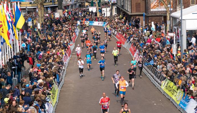 Venloop course and sideline with crowd | Seacon Blue | Seacon Logistics