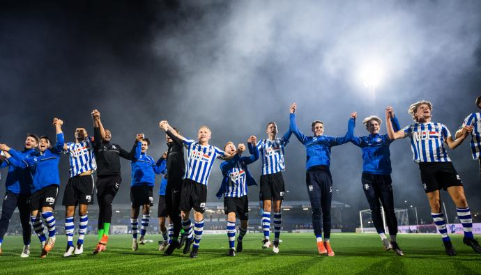 Cheering FC Eindhoven soccer players | Seacon Blue | Seacon Logistics